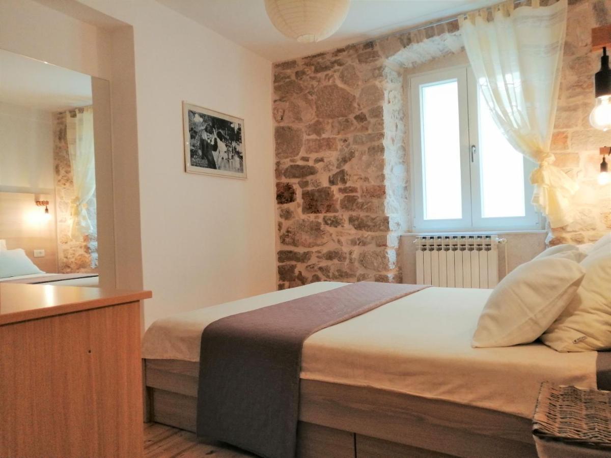 Apartment Julija Vodice Bagian luar foto